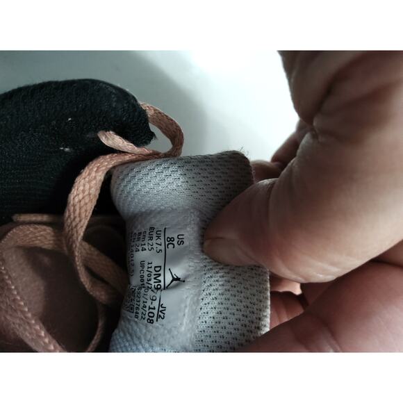 Nike Air Jordan Retro 1 mid light matter athletic size 8 kids Outdoor - Picture 8 of 8